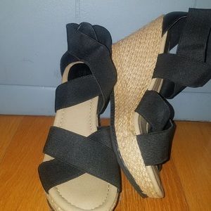 Strapped wedges